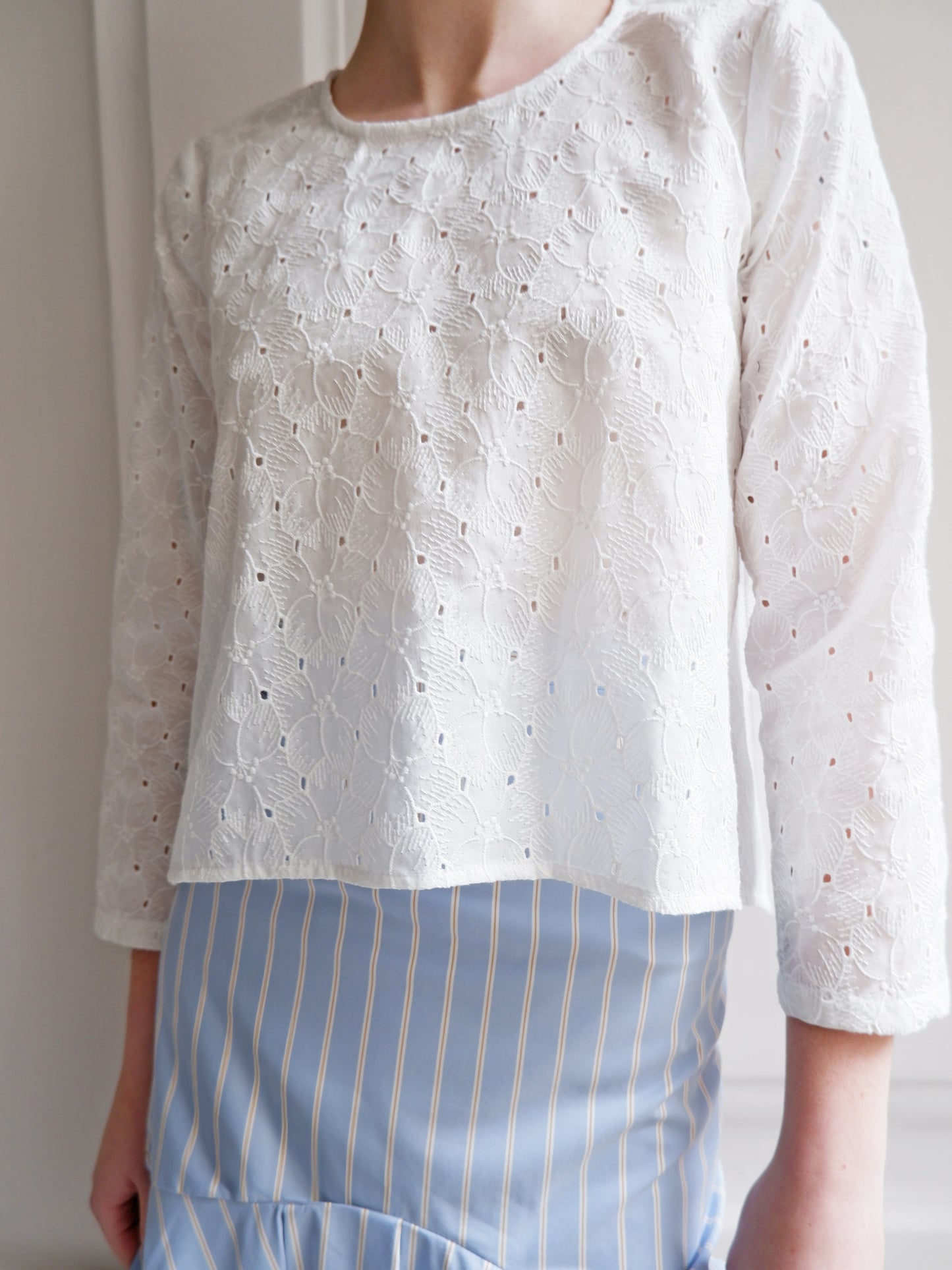 CLAIRE WHITE LACE TOP