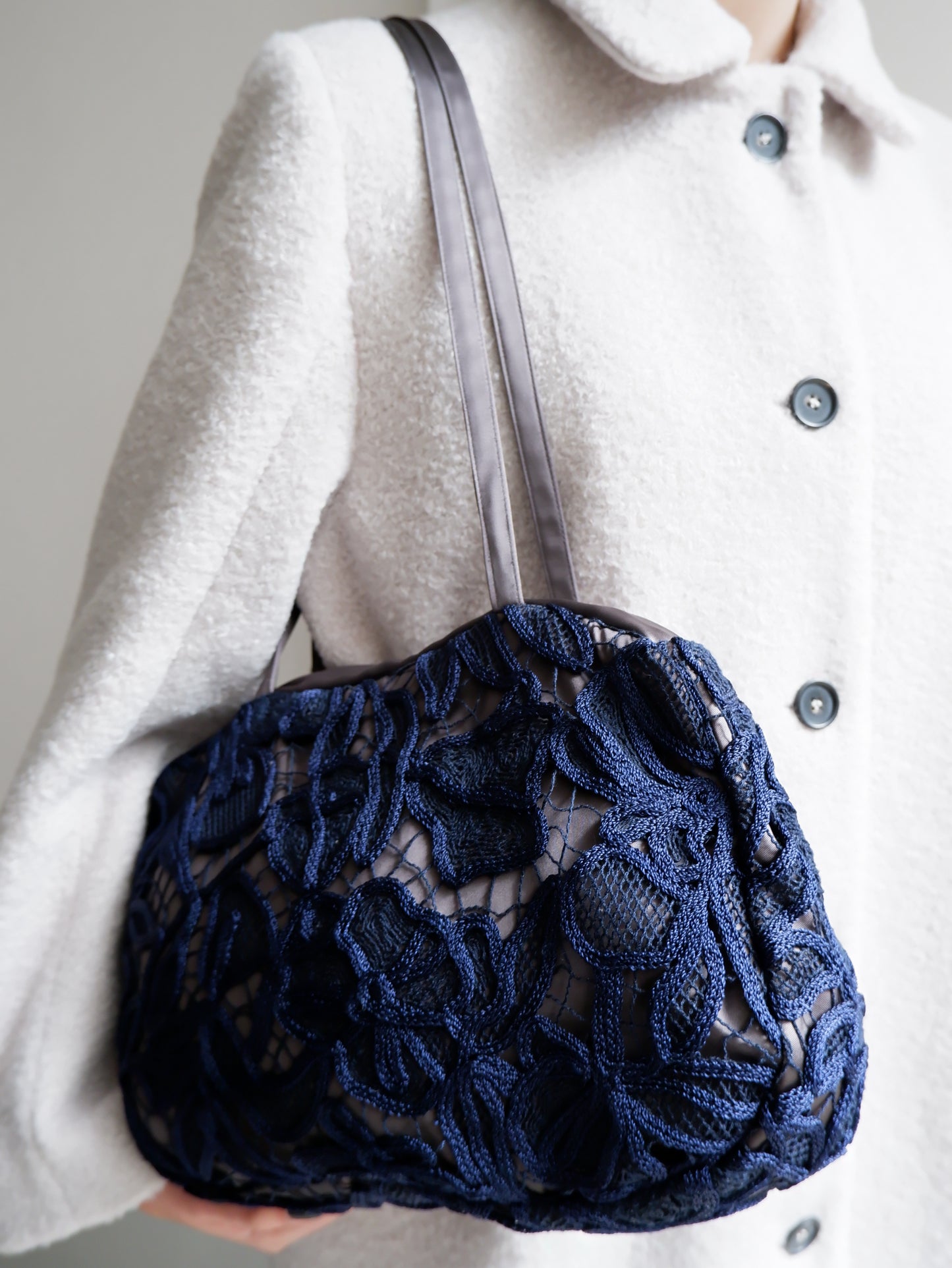 EMBROIDERED NAVY BAG