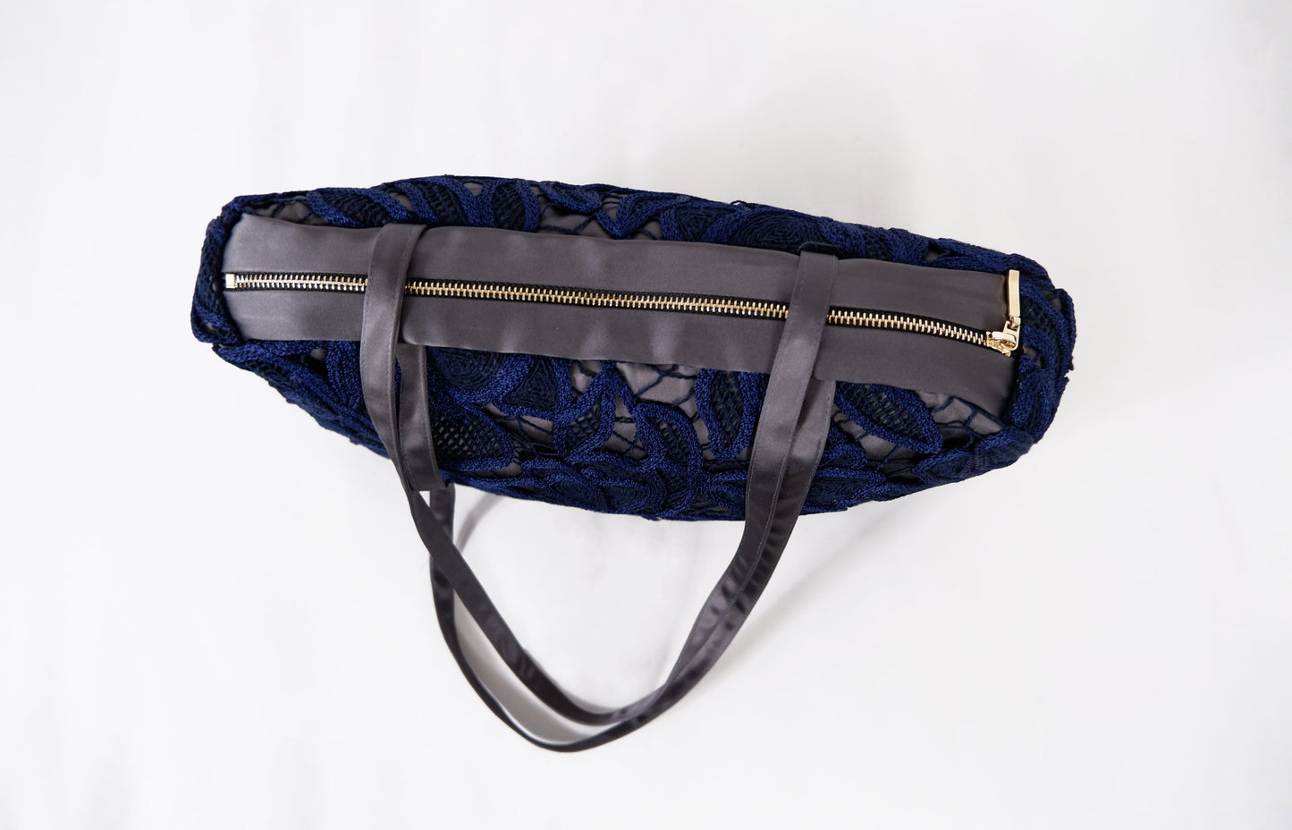 EMBROIDERED NAVY BAG