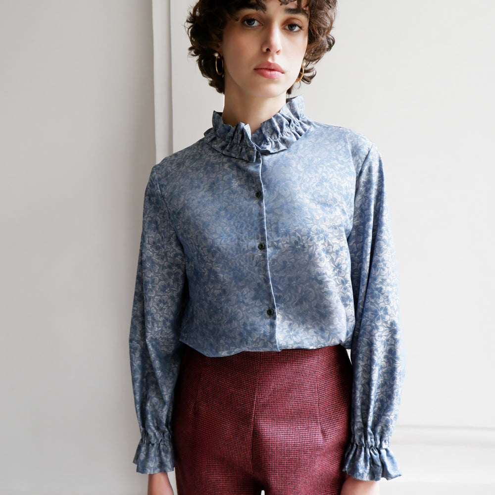 
                      
                        BLOUSE EN JACQUARD BLEU ISABELLA
                      
                    