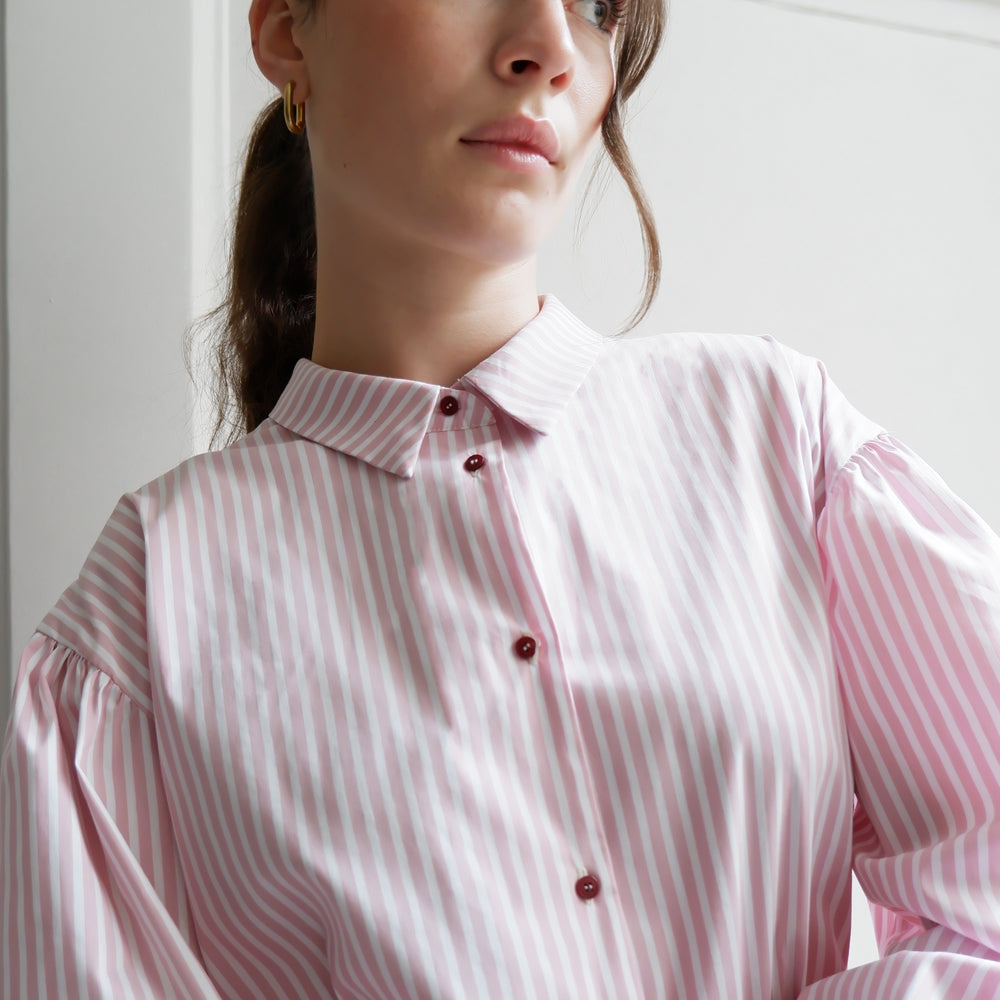 
                      
                        EDITH PINK STRIPES BLOUSE
                      
                    