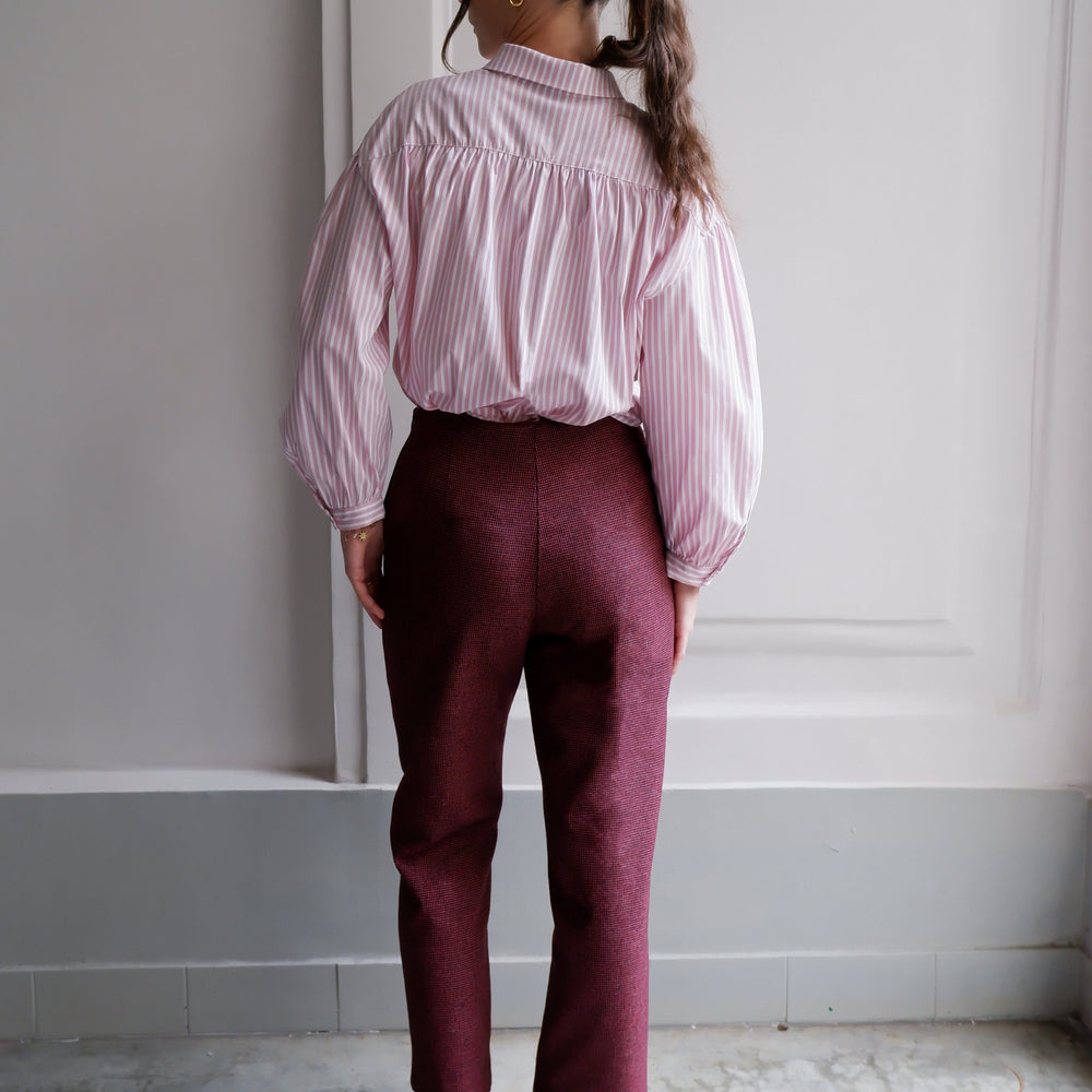 
                      
                        EDITH PINK STRIPES BLOUSE
                      
                    