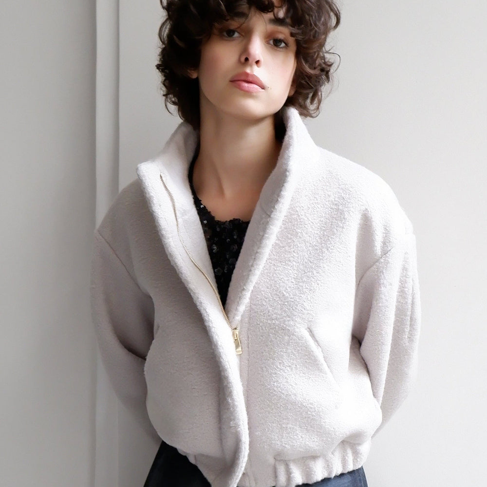 
                      
                        VESTE EN LAINE VERTE VICTOIRE
                      
                    