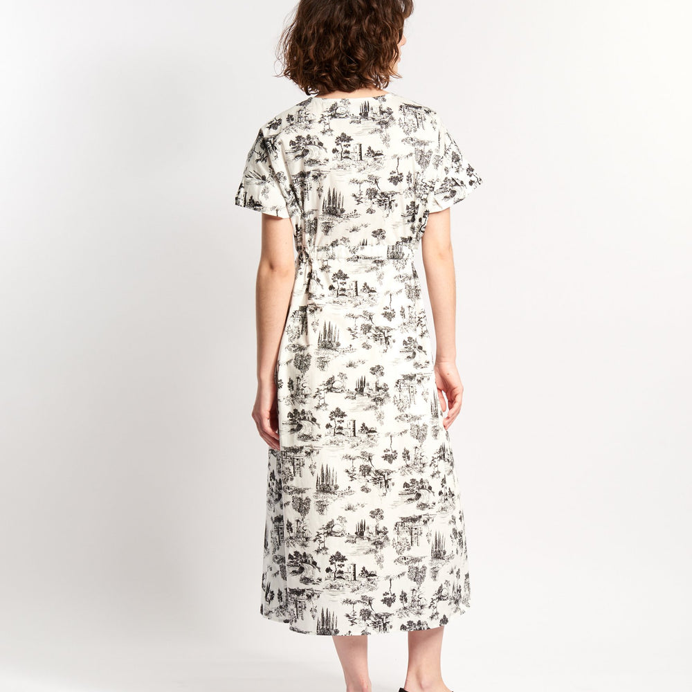 
                      
                        JOY JOUY PRINT DRESS
                      
                    