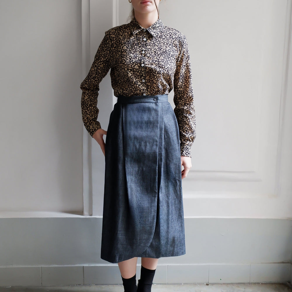 
                      
                        LEA BEIGE FLOWER PRINT SHIRT
                      
                    
