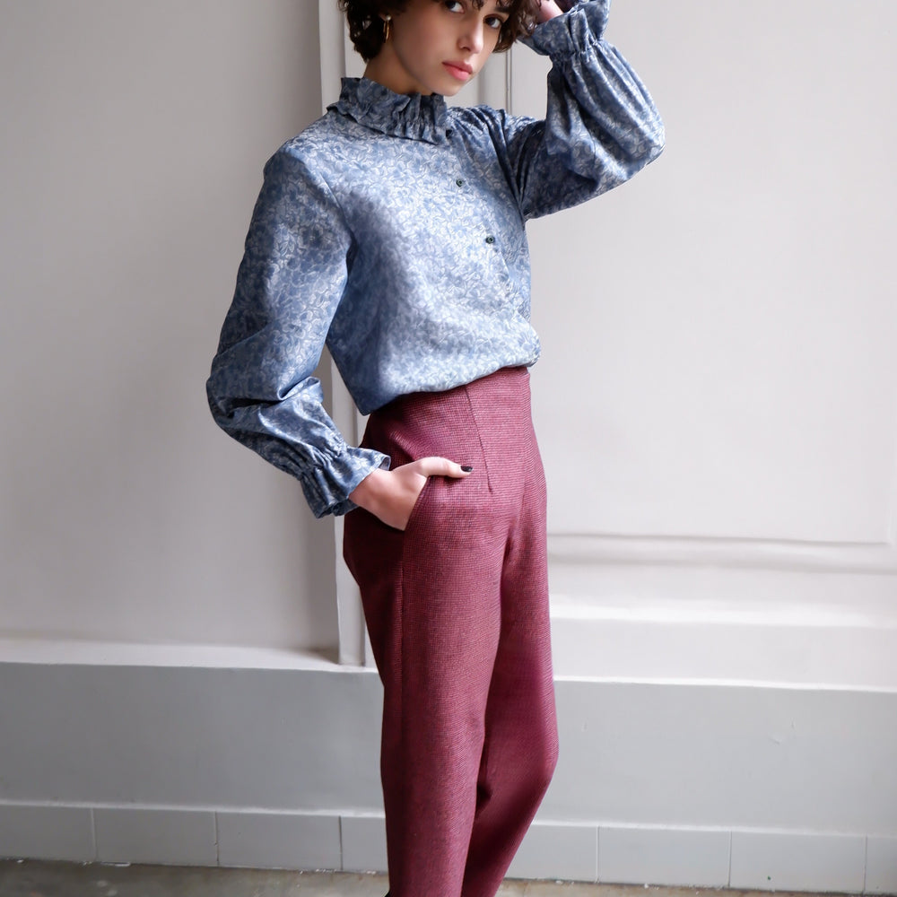 
                      
                        BLOUSE EN JACQUARD BLEU ISABELLA
                      
                    