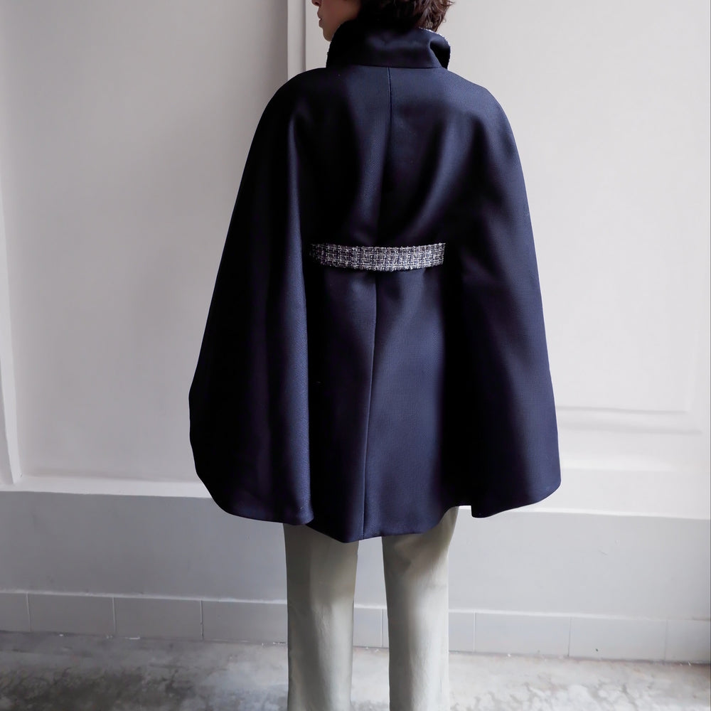 
                      
                        CAPE ANGELE EN TWEED BLEU MARINE
                      
                    