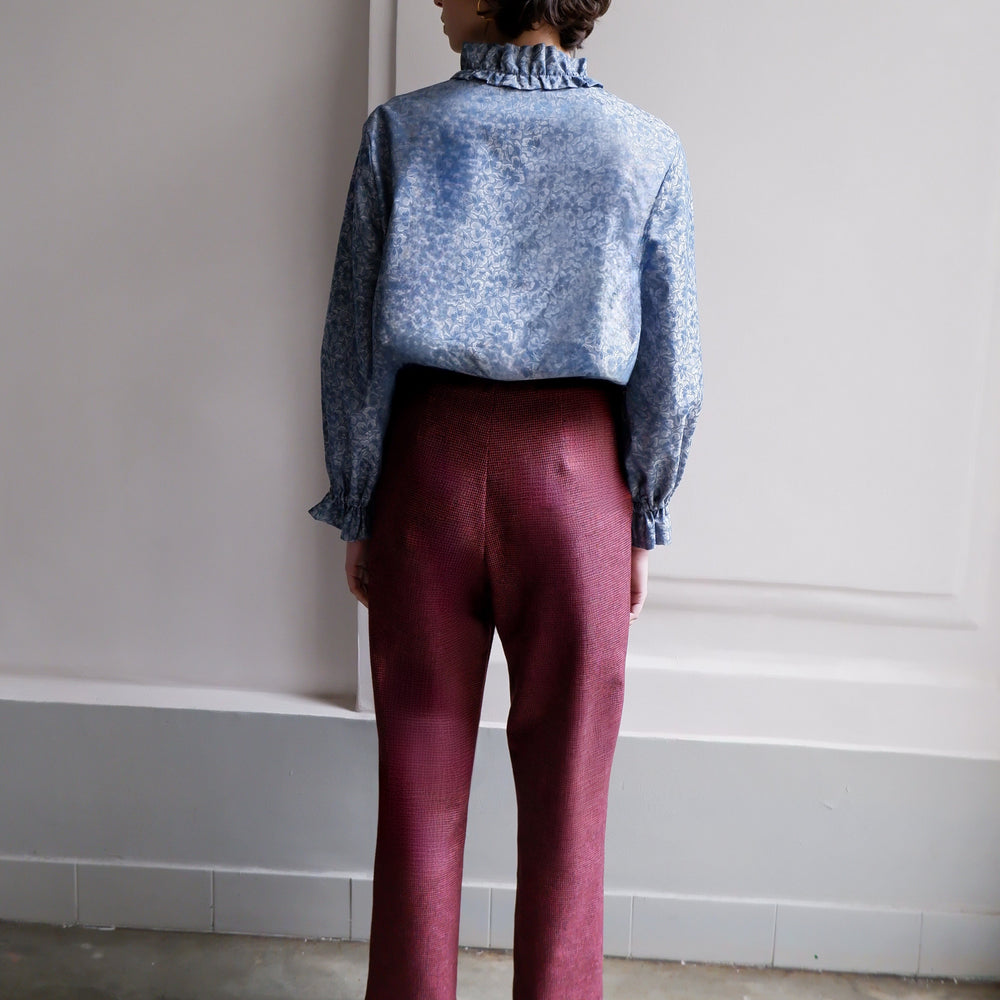 
                      
                        BLOUSE EN JACQUARD BLEU ISABELLA
                      
                    