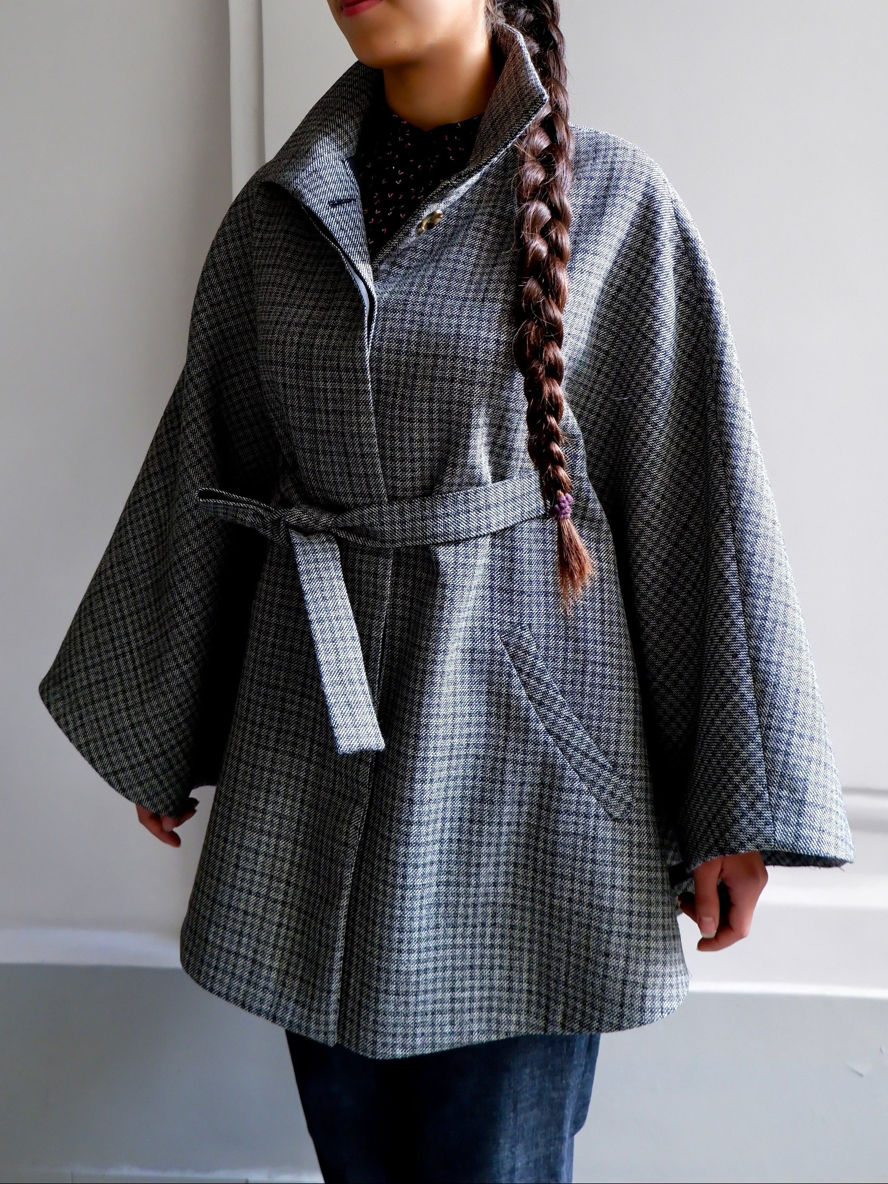 CAPE EN TWEED NOIR ANGELE – Fabrique by Ambali