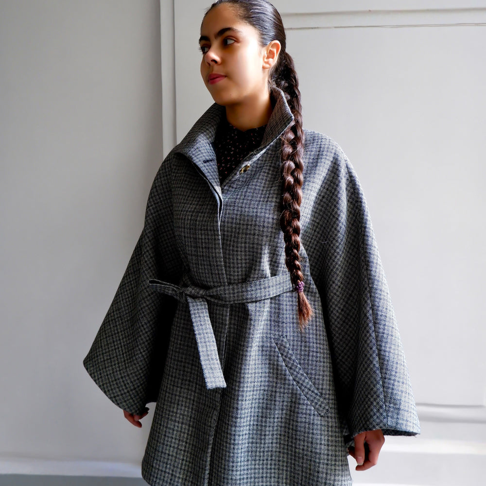 ANGELE WOOL BLEND JACQUARD CAPE (Black and White)