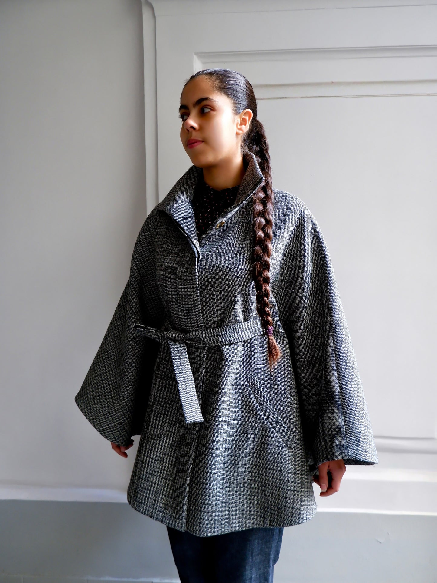 ANGELE WOOL BLEND JACQUARD CAPE (Black and White)