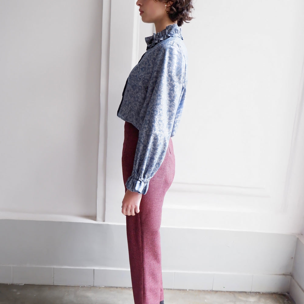 
                      
                        BLOUSE EN JACQUARD BLEU ISABELLA
                      
                    