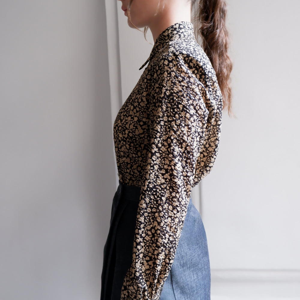 
                      
                        LEA BEIGE FLOWER PRINT SHIRT
                      
                    