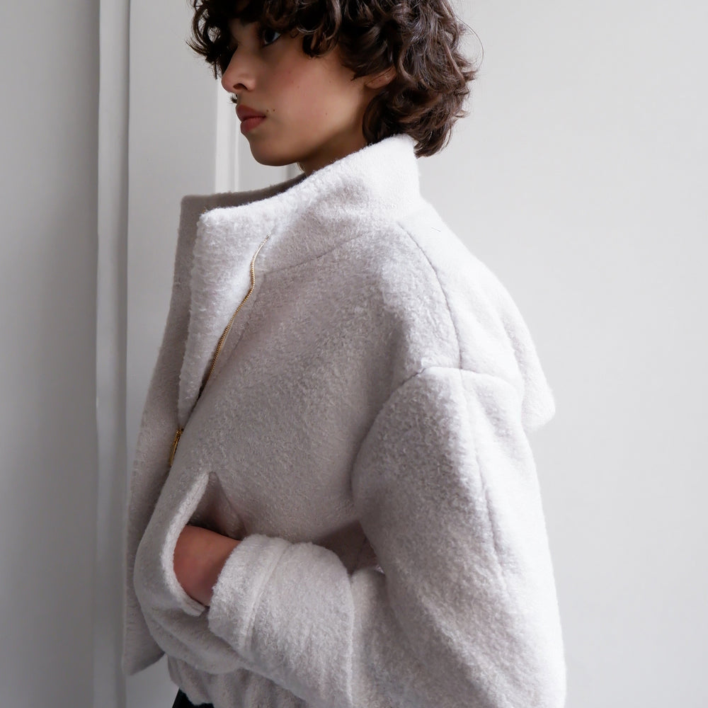 
                      
                        VESTE EN LAINE VERTE VICTOIRE
                      
                    