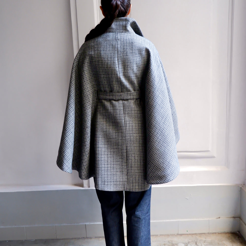 
                      
                        ANGELE WOOL BLEND JACQUARD CAPE (Black and White)
                      
                    