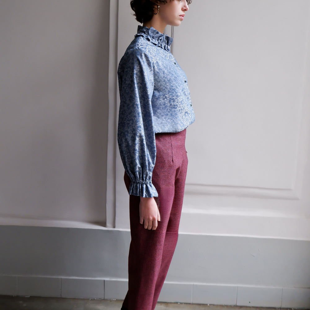 
                      
                        BLOUSE EN JACQUARD BLEU ISABELLA
                      
                    