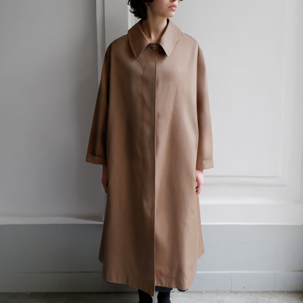 
                      
                        MANTEL ESTHER EN CAMELE
                      
                    