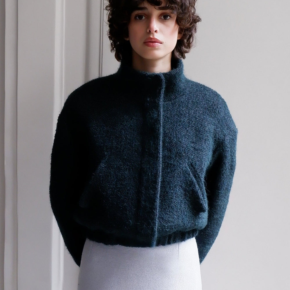 
                      
                        VESTE EN LAINE VERTE VICTOIRE
                      
                    