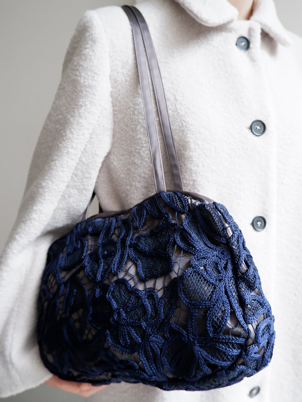 EMBROIDERED NAVY BAG