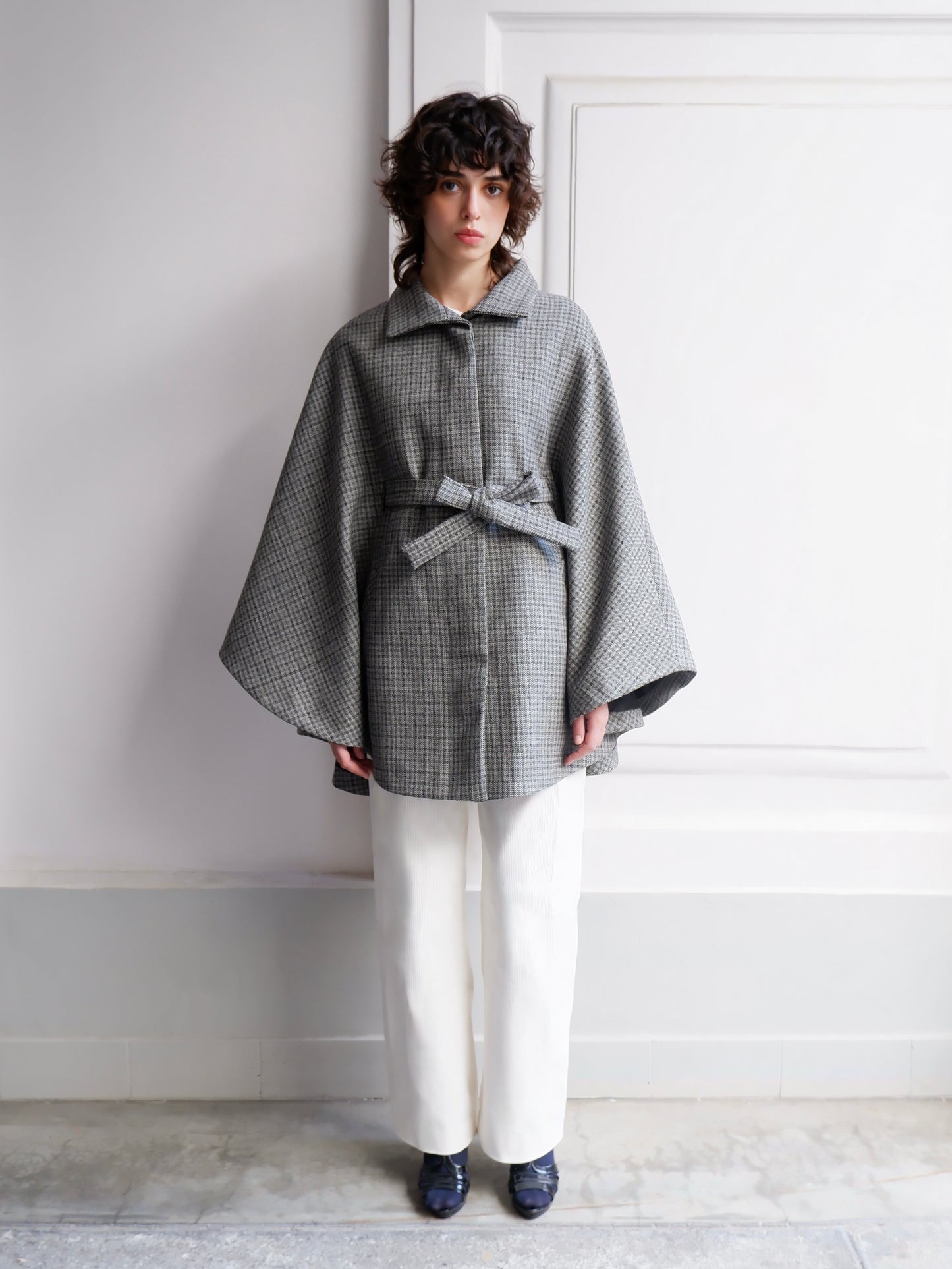 CAPE ANGÈLE EN JACQUARD DE MÉLANGE DE LAINE (Noir et Blanc)