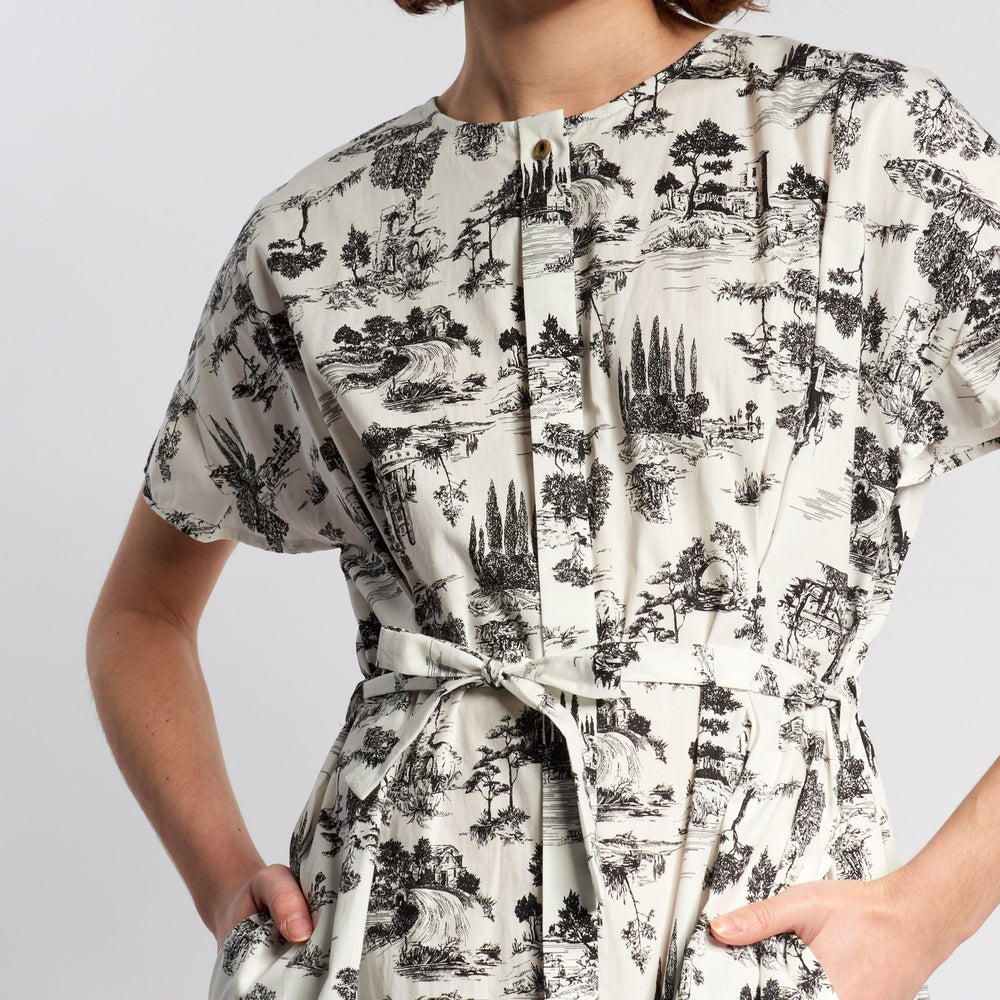 
                      
                        JOY JOUY PRINT DRESS
                      
                    