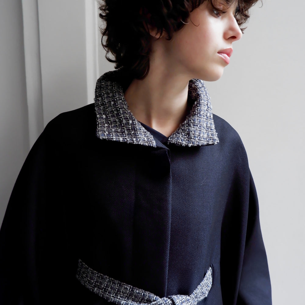 
                      
                        CAPE ANGELE EN TWEED BLEU MARINE
                      
                    