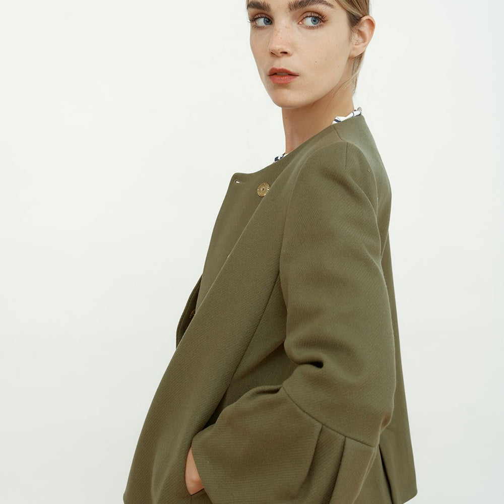 
                      
                        VESTE JADE
                      
                    