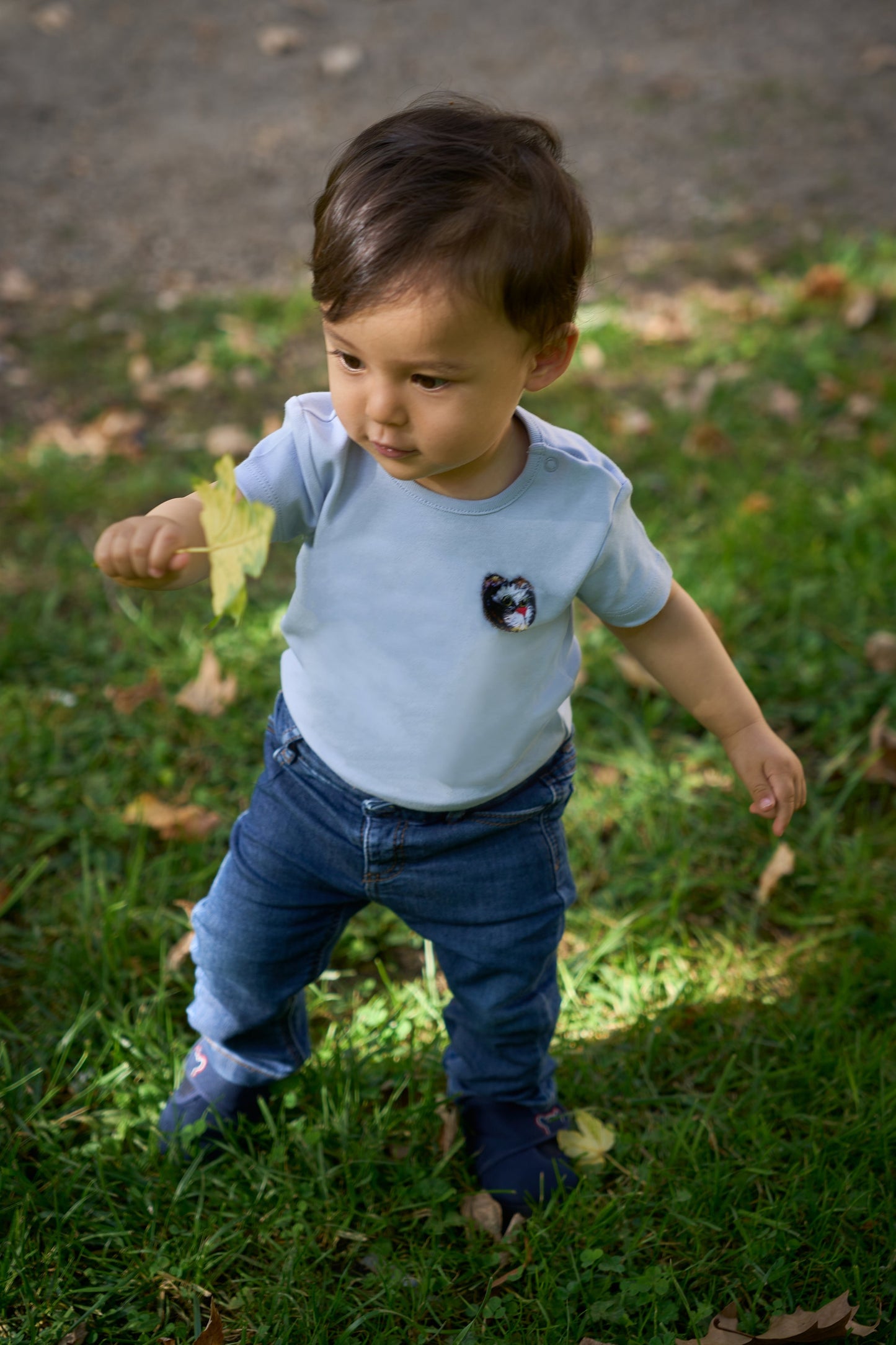 Cute 1 year old baby bodysuit with cat embroidery