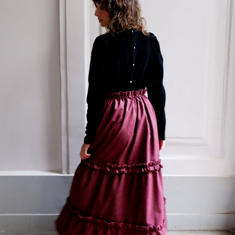 
                      
                        AURORE BLACK VELVET TOP
                      
                    