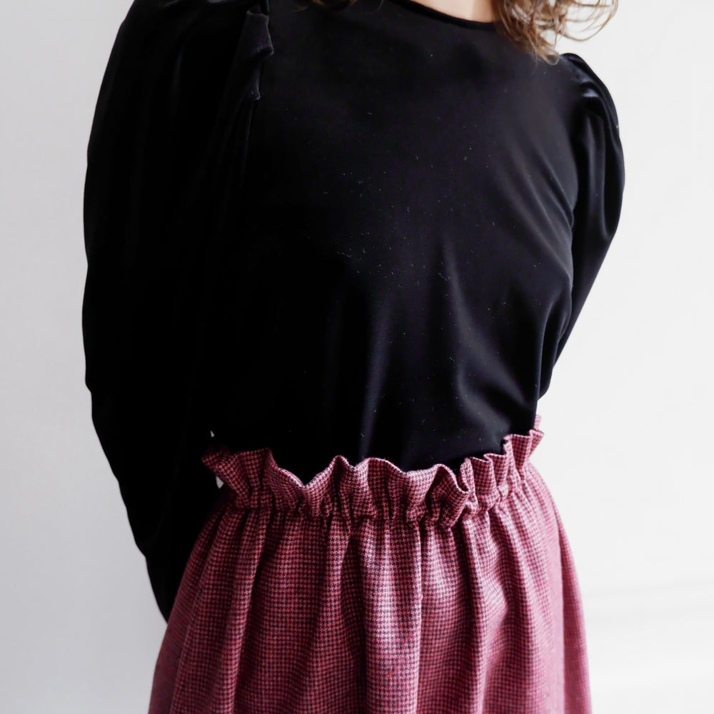 
                      
                        AURORE BLACK VELVET TOP
                      
                    